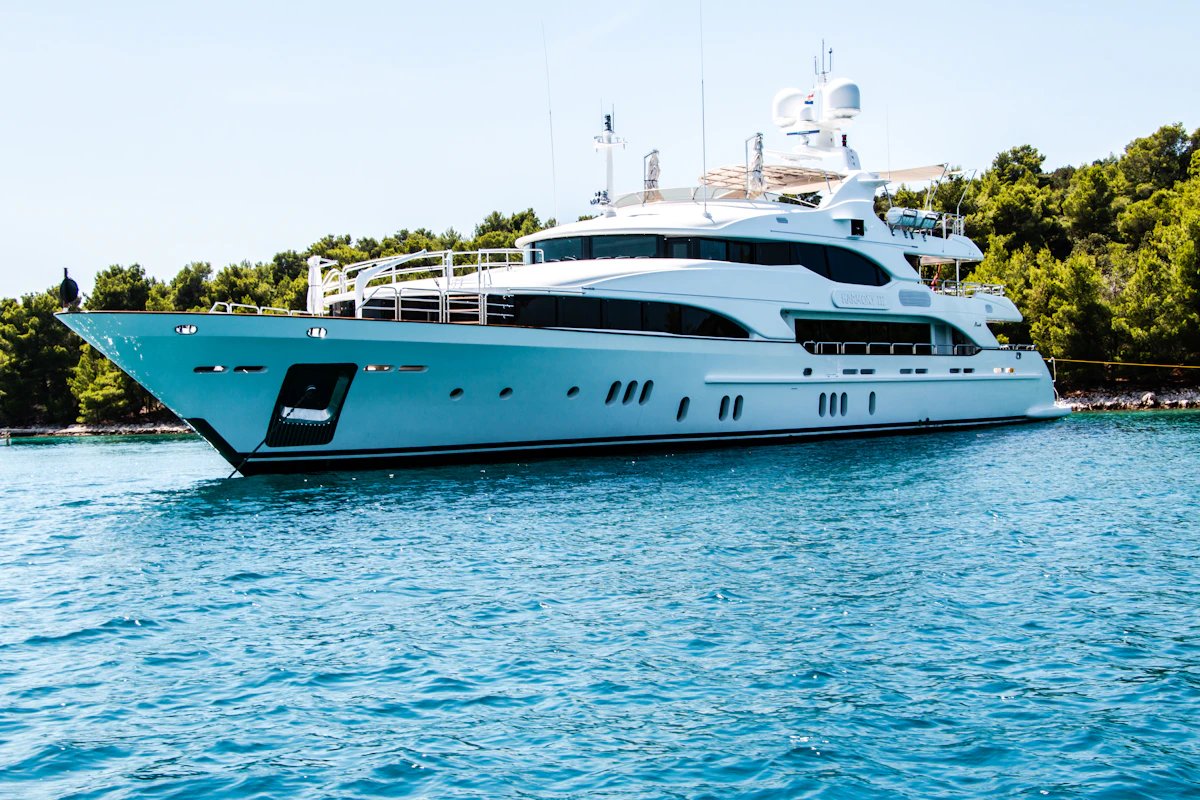 VIP Private Luxury Yacht Cruise with Palm Jumeirah & Atlantis Skyline Views